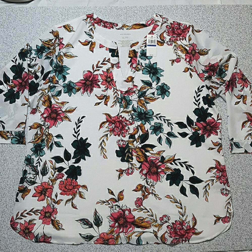 NWT Van Heusen long sleeve floral top